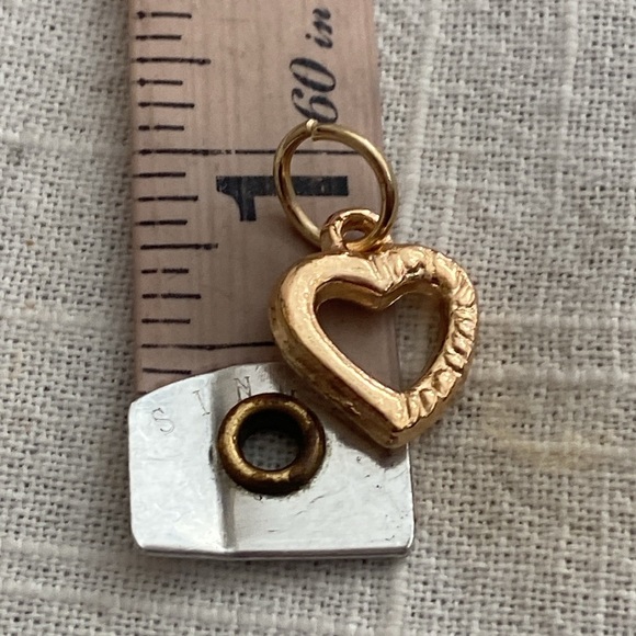 5/$10❤️❤️❤️NEW ROSE GOLD TONE ALLOY HEART CHARM PENDANT - Picture 2 of 2